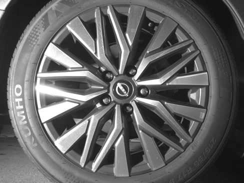 Used 2025 Nissan Altima 2.5 SV image 15