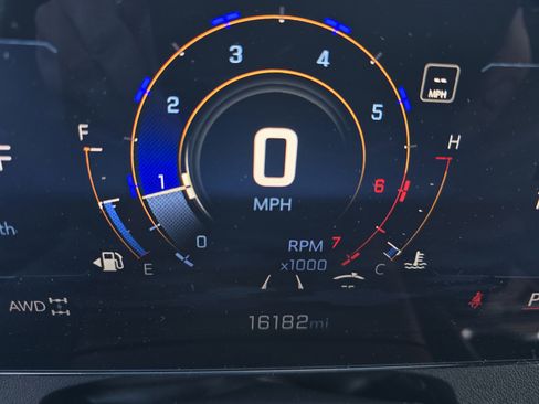 Used 2024 Chevrolet Traverse Z71 image 22