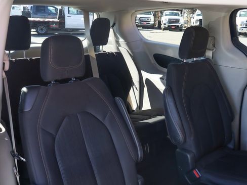 Used 2019 Chrysler Pacifica Touring image 35