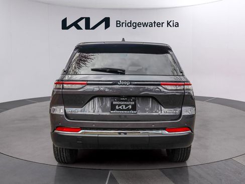Used 2024 Jeep Grand Cherokee Limited image 6