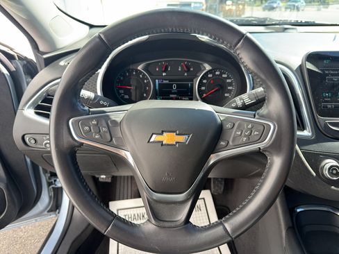 Used 2018 Chevrolet Malibu LT FWD image 16