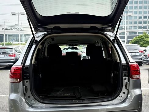 Used 2020 Mitsubishi Outlander ES FWD image 40
