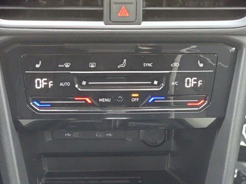 New 2026 Volkswagen Taos SE FWD image 23