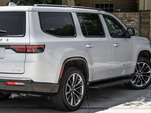 Used 2022 Jeep Wagoneer Series II w/ Premium Group I AWD/4WD image 18