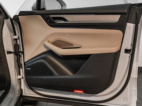 Certified 2025 Porsche Macan 4 Electric image 24