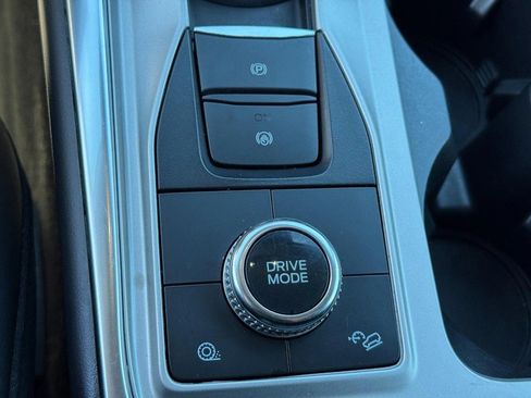 Used 2022 Ford Explorer XLT w/ Equipment Group 202A image 25