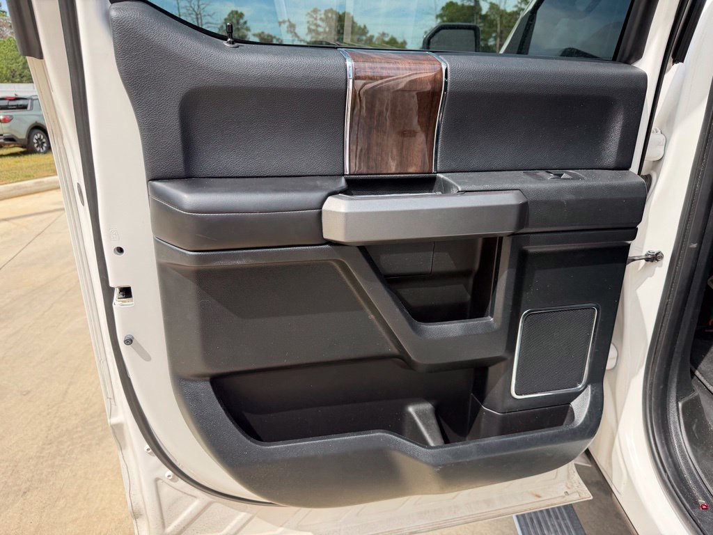 Used 2016 Ford F150 Platinum w/ Equipment Group 701A Luxury RWD image 13