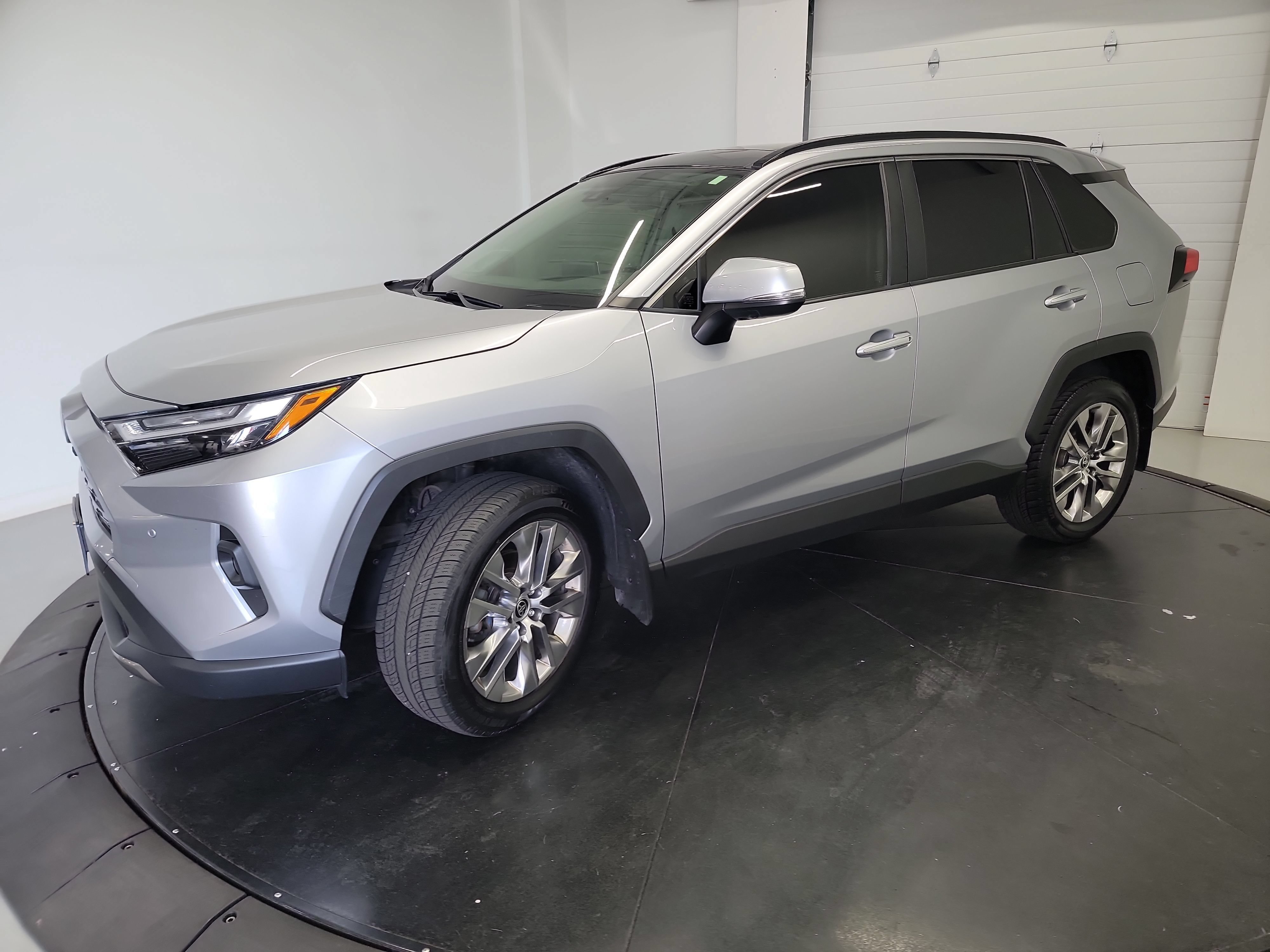 Used 2022 Toyota RAV4 Limited AWD/4WD image 3
