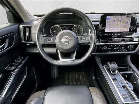 Used 2023 Nissan Pathfinder SL w/ SL Premium Package FWD image 7