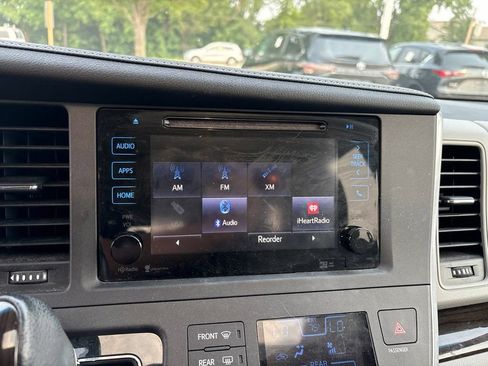 Used 2015 Toyota Sienna XLE w/ XLE Navigation Package FWD image 16