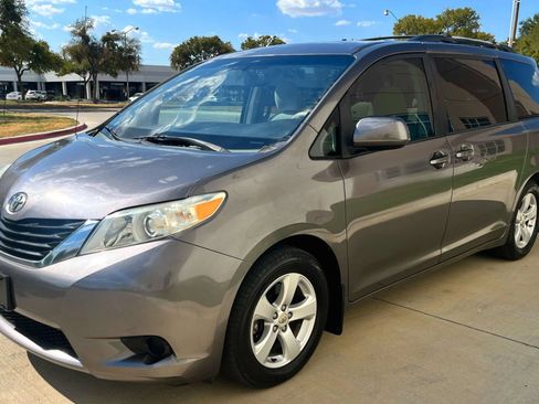 Used 2011 Toyota Sienna LE FWD image 5