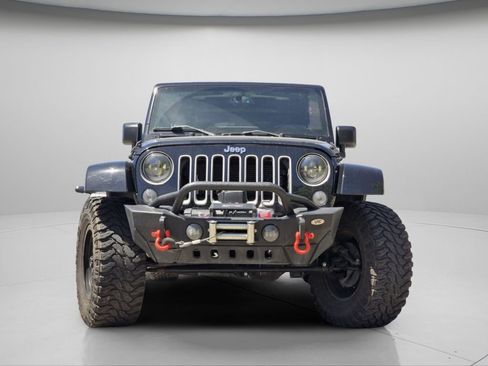 Used 2018 Jeep Wrangler Unlimited Sahara AWD/4WD image 3