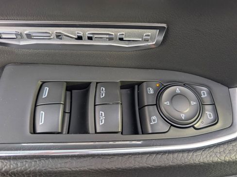 Used 2023 GMC Sierra 1500 Denali w/ Denali Reserve Package AWD/4WD image 9