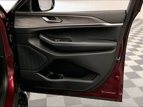 Used 2024 Jeep Grand Cherokee Limited w/ Luxury Tech Group II image 20