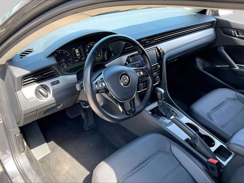 Used 2020 Volkswagen Passat 2.0T SE FWD image 16