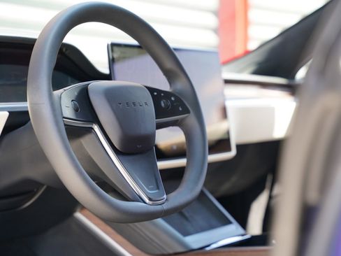 Used 2022 Tesla Model S AWD/4WD image 17