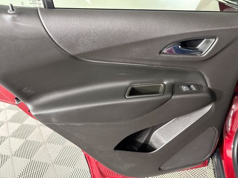 Used 2019 Chevrolet Equinox LT w/ Driver Convenience Package FWD image 24