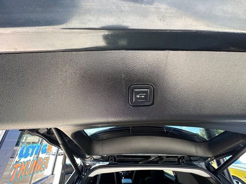 Used 2020 Chevrolet Traverse LT FWD image 14