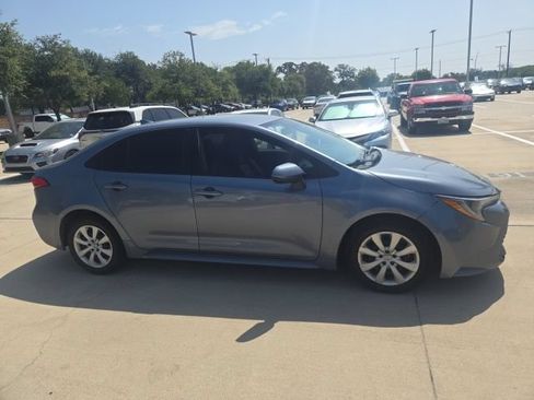Used 2025 Toyota Corolla LE FWD image 2