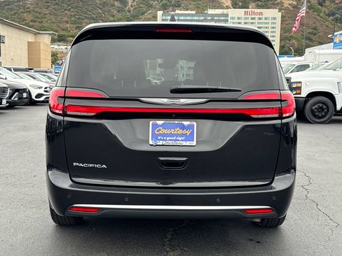Used 2023 Chrysler Pacifica Touring-L FWD image 12