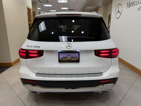 Used 2025 Mercedes-Benz GLB 250 image 4