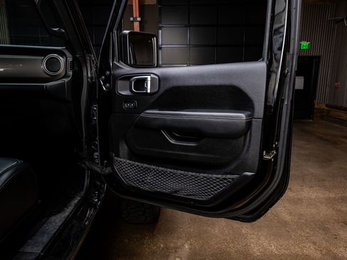 Used 2020 Jeep Gladiator Overland image 35