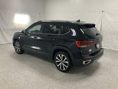 Used 2024 Volkswagen Taos SE FWD image 7