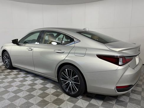 Used 2025 Lexus ES 300h 300h image 4
