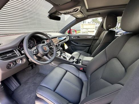 Certified 2026 Porsche Macan AWD/4WD image 4