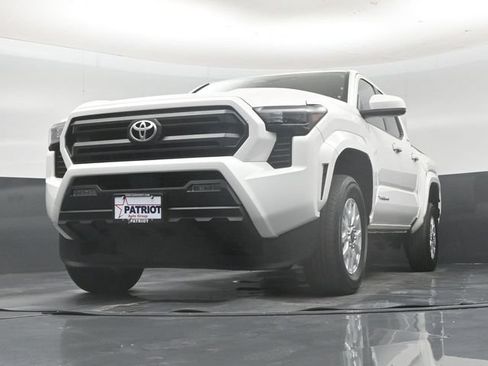 Used 2025 Toyota Tacoma SR5 AWD/4WD image 56