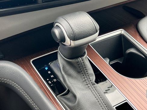 Used 2024 Toyota Sienna XLE image 22