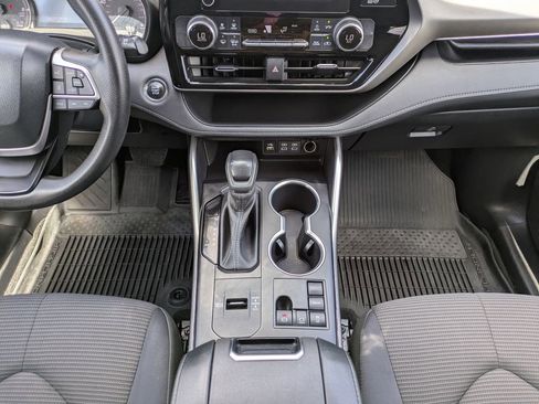 Used 2023 Toyota Highlander L FWD image 22