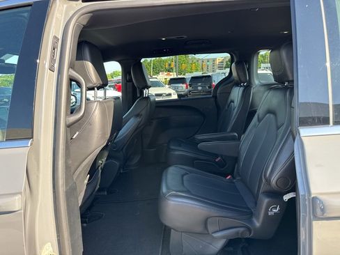 Used 2025 Chrysler Pacifica Select FWD image 22