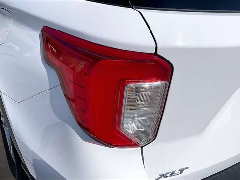 Used 2022 Ford Explorer XLT w/ Equipment Group 202A RWD image 22