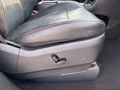 Used 2016 Dodge Grand Caravan R/T image 11