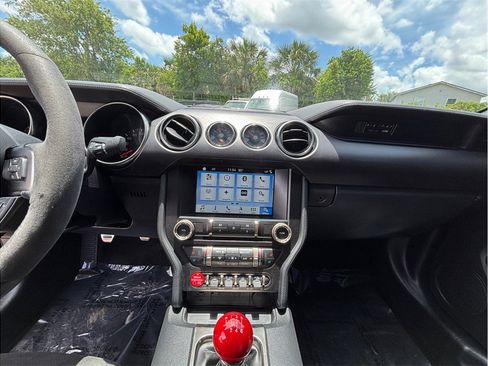 Used 2018 Ford Mustang Shelby GT350 w/ Convenience Package RWD image 11