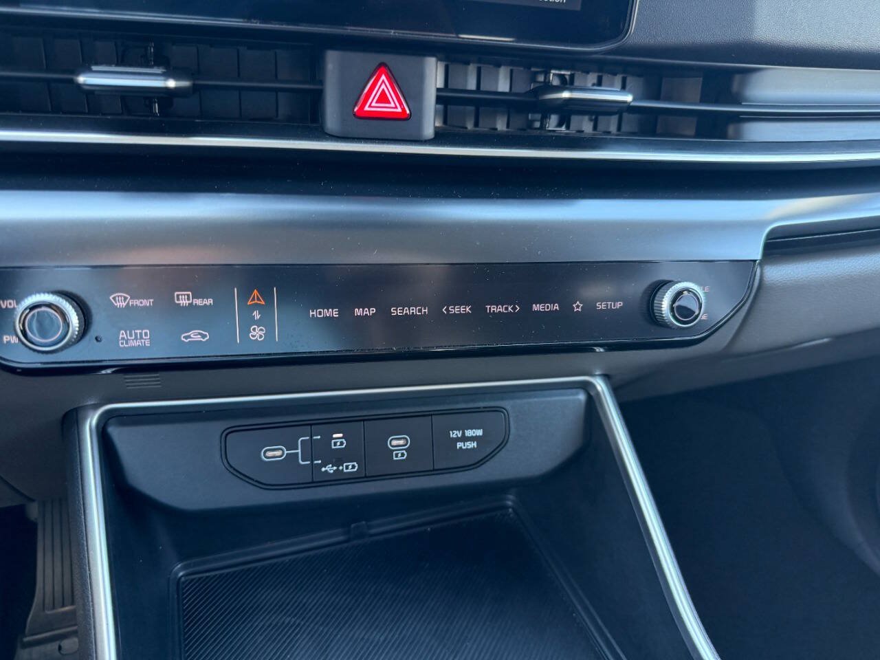Used 2025 Kia Carnival FWD image 29