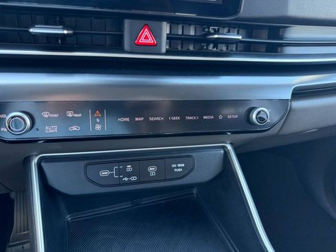 Used 2025 Kia Carnival FWD image 29