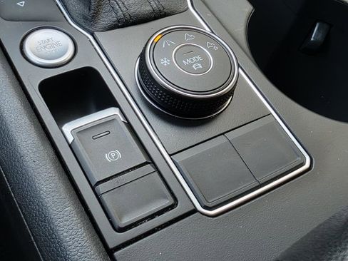 Used 2018 Volkswagen Atlas SE AWD/4WD image 23