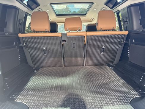 Used 2025 Land Rover Defender 110 S image 13