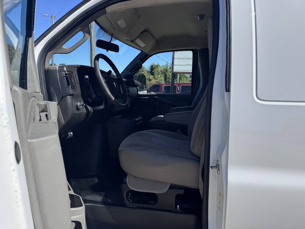 Used 2018 Chevrolet Express 3500 Extended w/ Driver Convenience Package RWD image 14