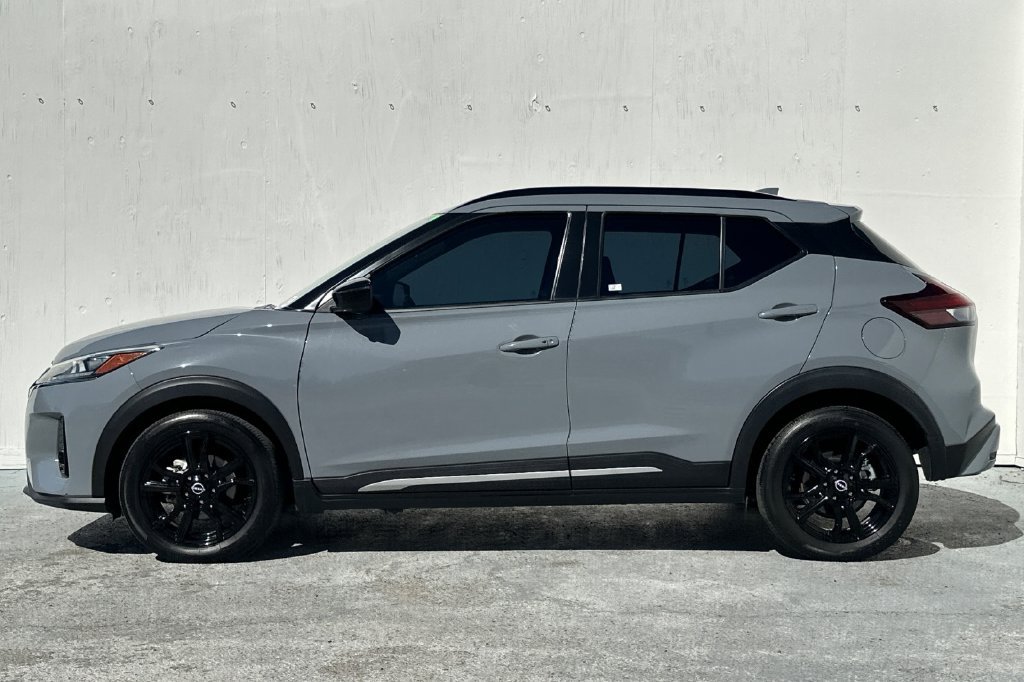 Used 2023 Nissan Kicks SR FWD image 6