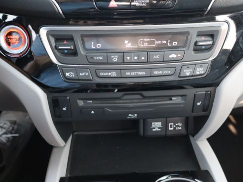 Used 2019 Honda Pilot Touring image 29