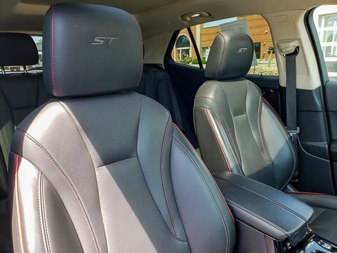 Used 2022 Buick Envision Essence w/ Technology Package I image 31