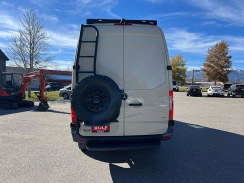 Used 2022 Mercedes-Benz Sprinter 2500 image 4