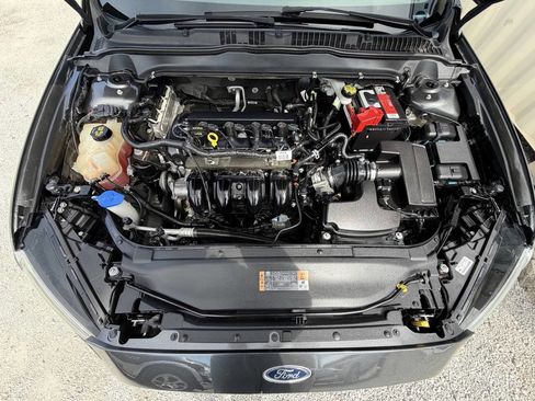 Used 2015 Ford Fusion SE image 18