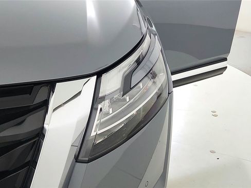 Used 2024 Nissan Pathfinder Platinum FWD image 34