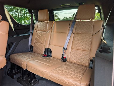 Used 2021 Cadillac Escalade Premium Luxury w/ LPO, Radiant Package AWD/4WD image 21