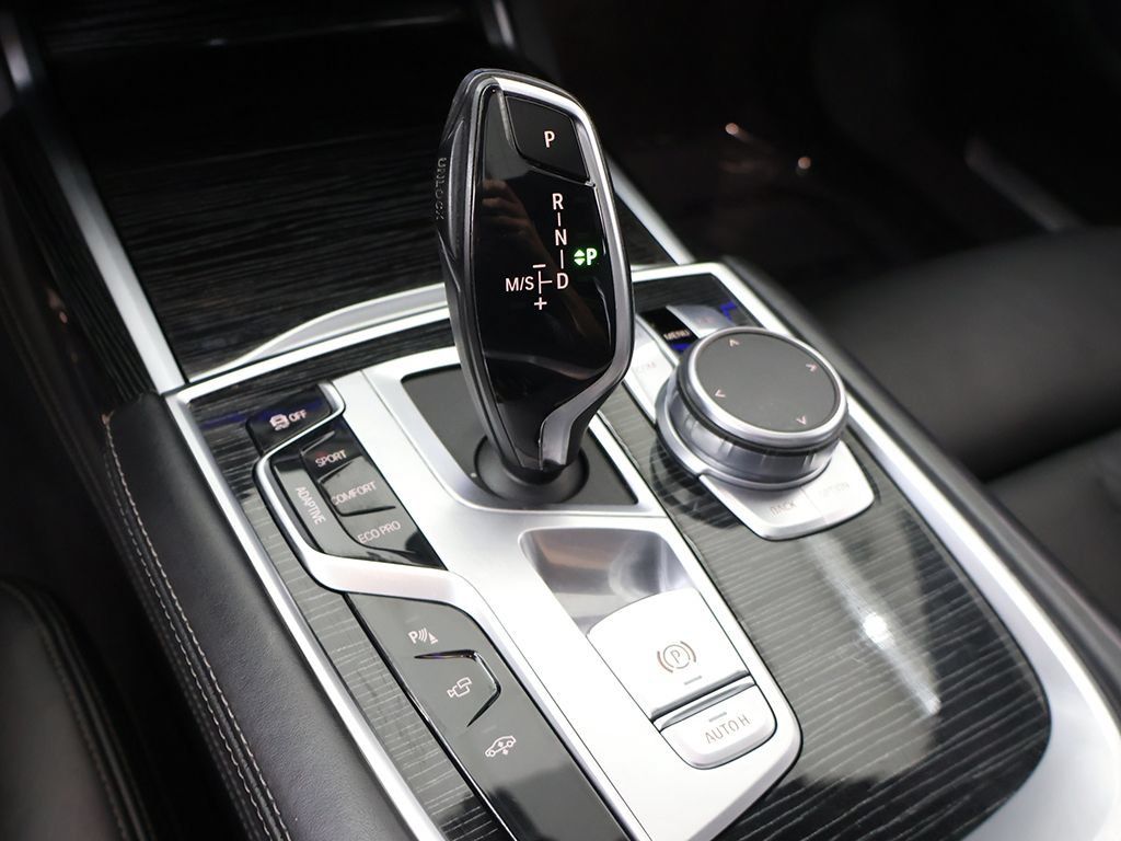 Used 2021 BMW 750i xDrive w/ M Sport Package AWD/4WD image 63