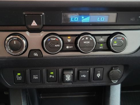 Used 2021 Toyota Tacoma TRD Sport w/ Technology Package AWD/4WD image 20
